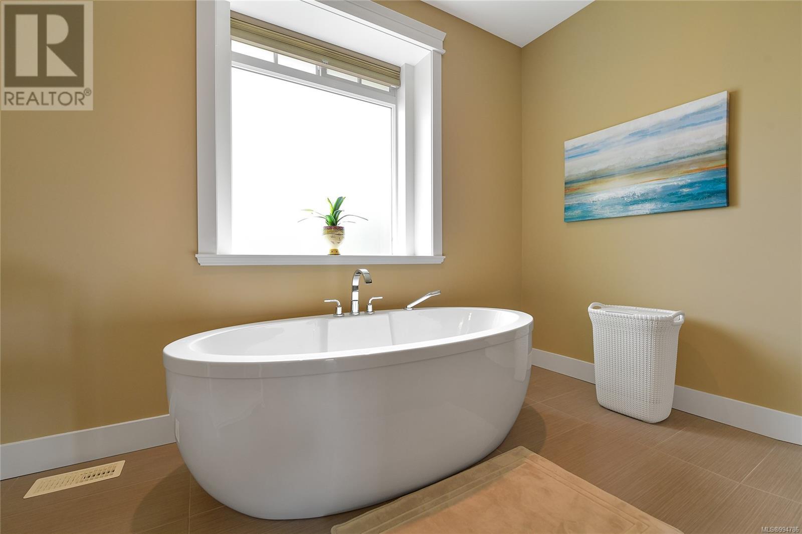 Photo 9 of 627 St Andrews Lane, Cobble Hill BC