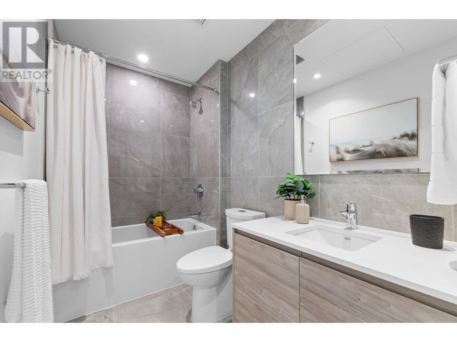 3903 680 QUAYSIDE DRIVE, New Westminster