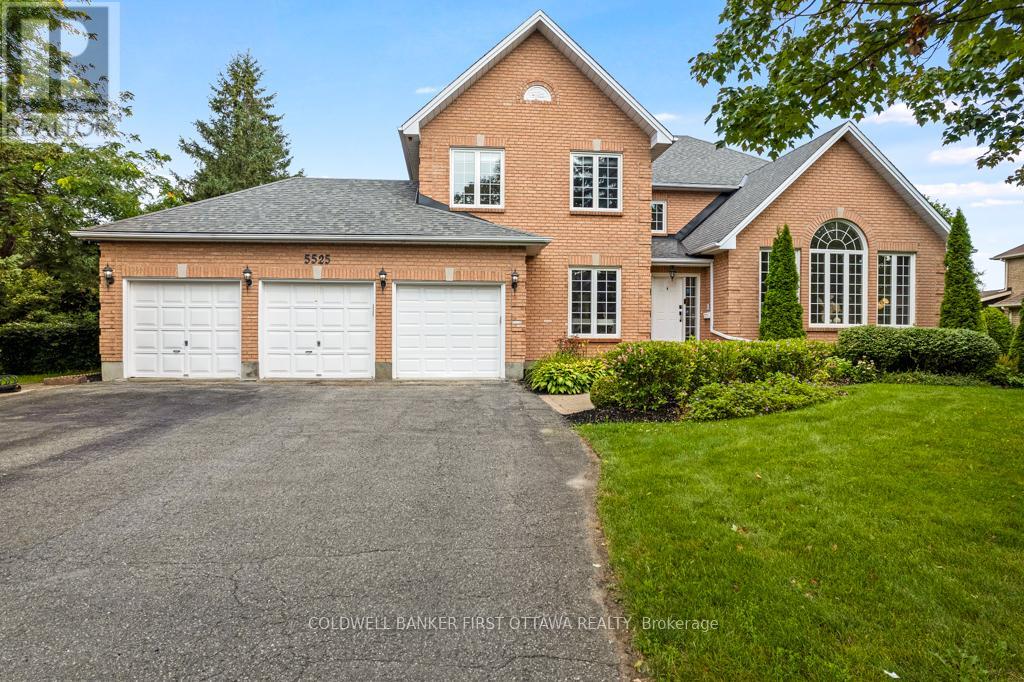 Stately executive all-brick home on quiet crescent