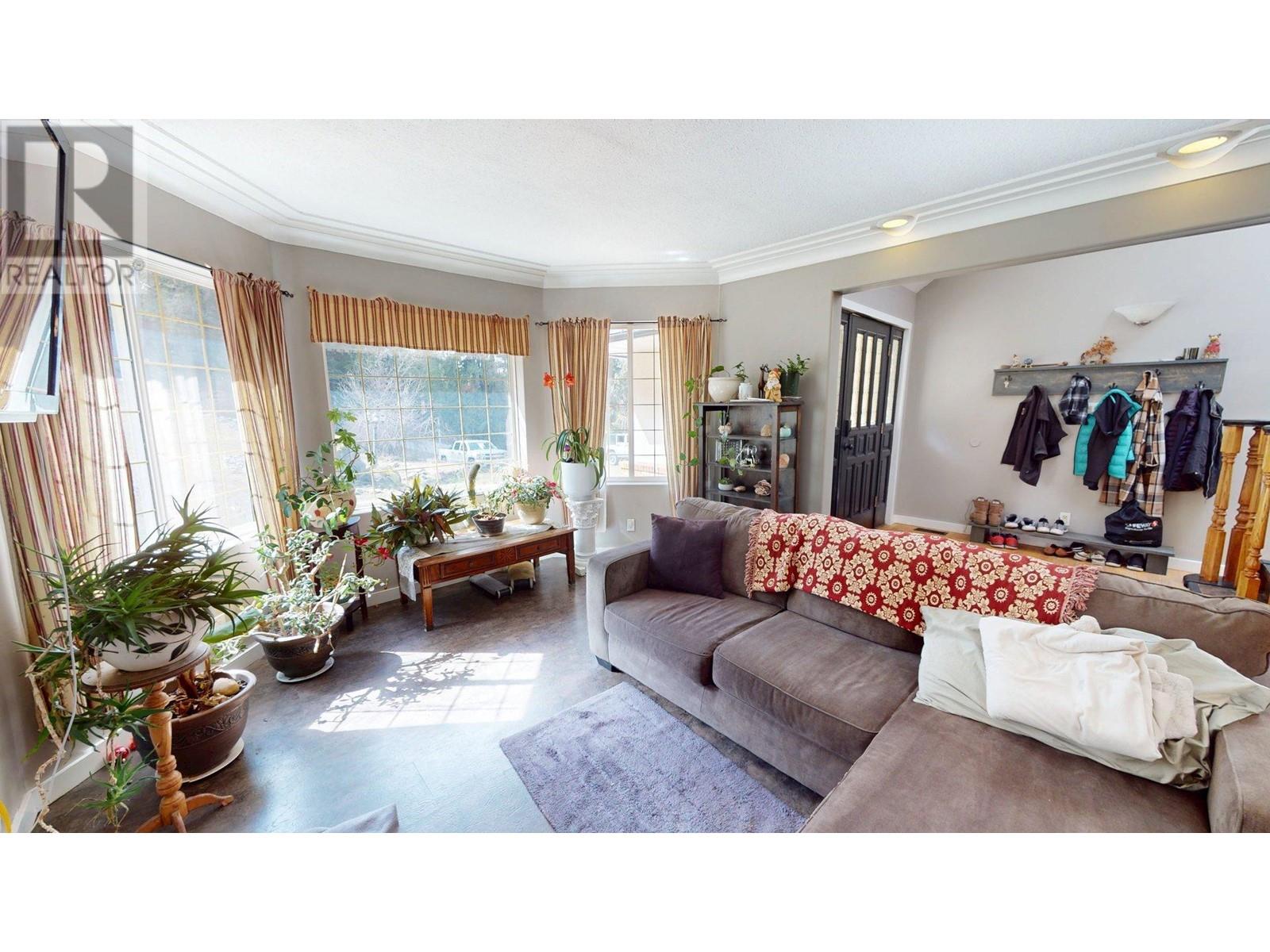 2300 Old Salmo Road, Fruitvale