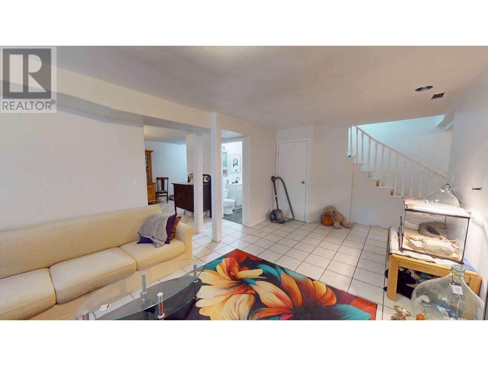 2300 Old Salmo Road, Fruitvale