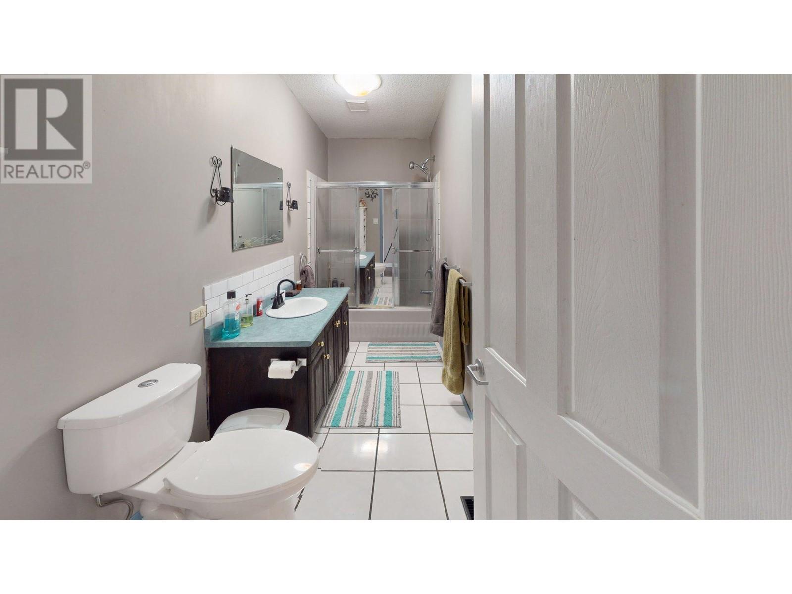 2300 Old Salmo Road, Fruitvale