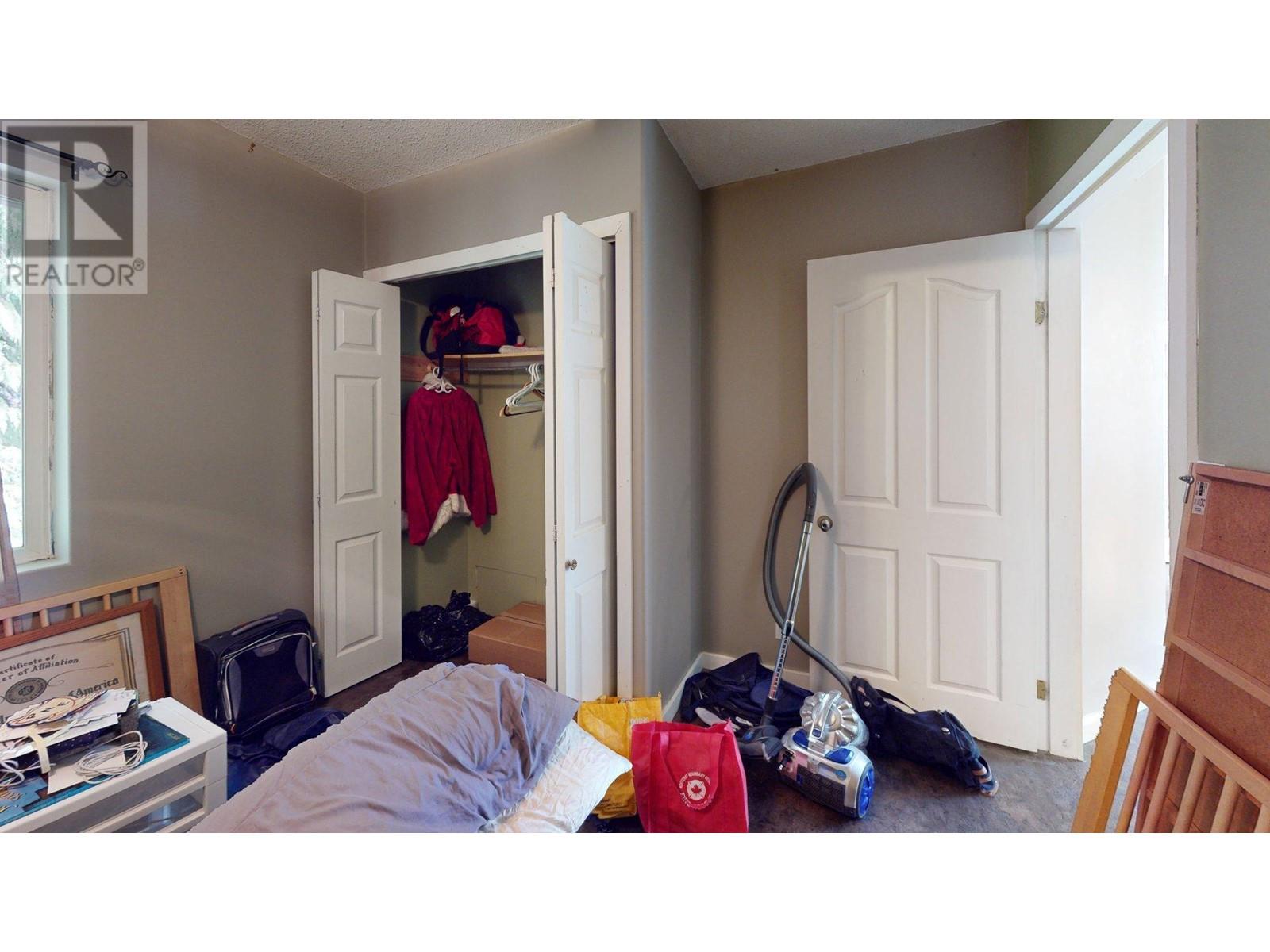 2300 Old Salmo Road, Fruitvale