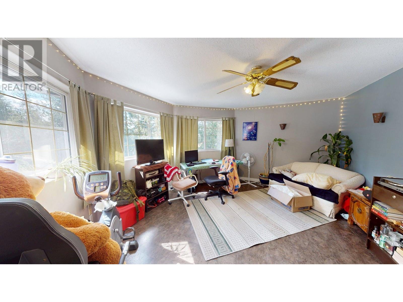 2300 Old Salmo Road, Fruitvale