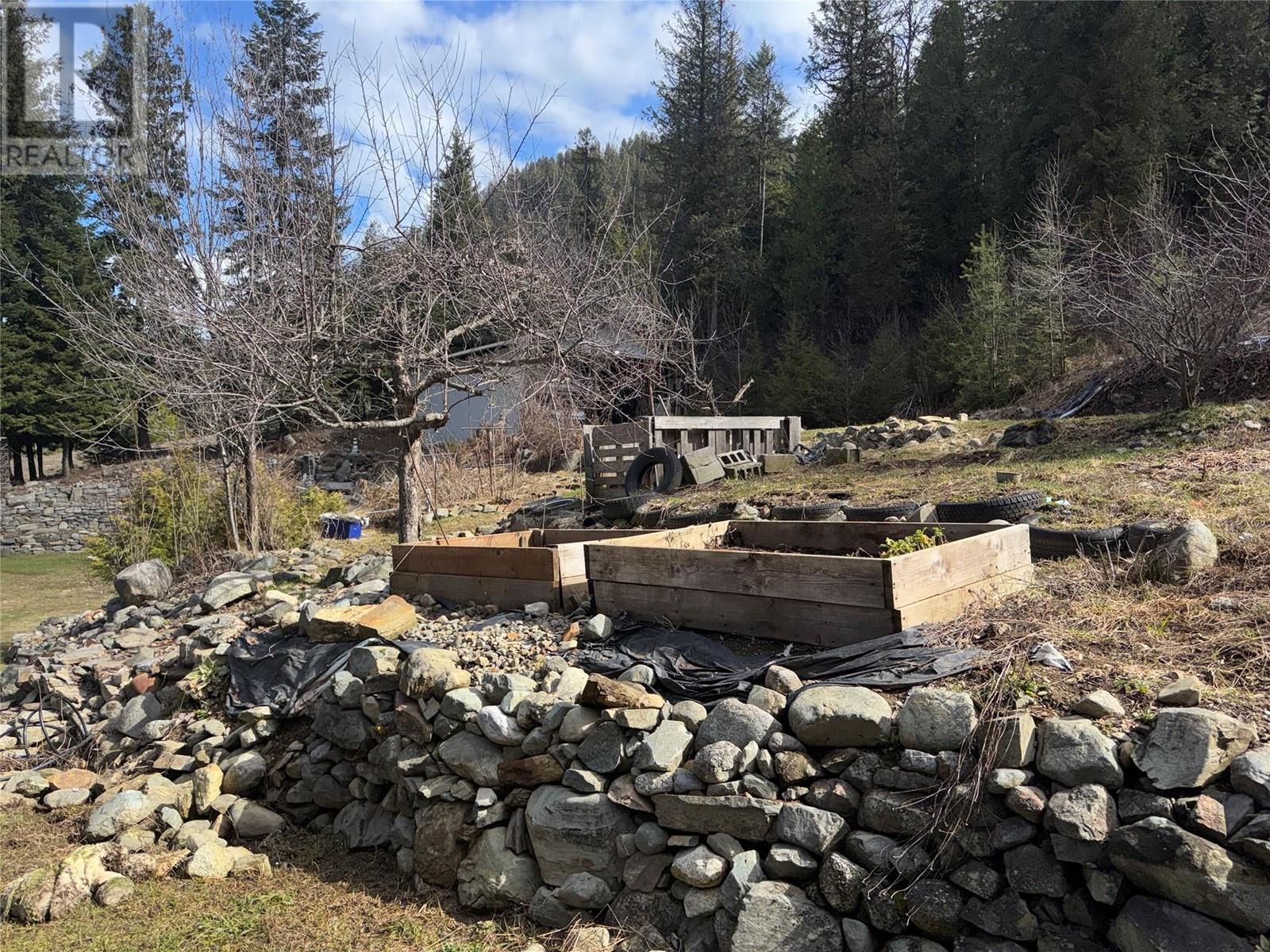 2300 Old Salmo Road, Fruitvale