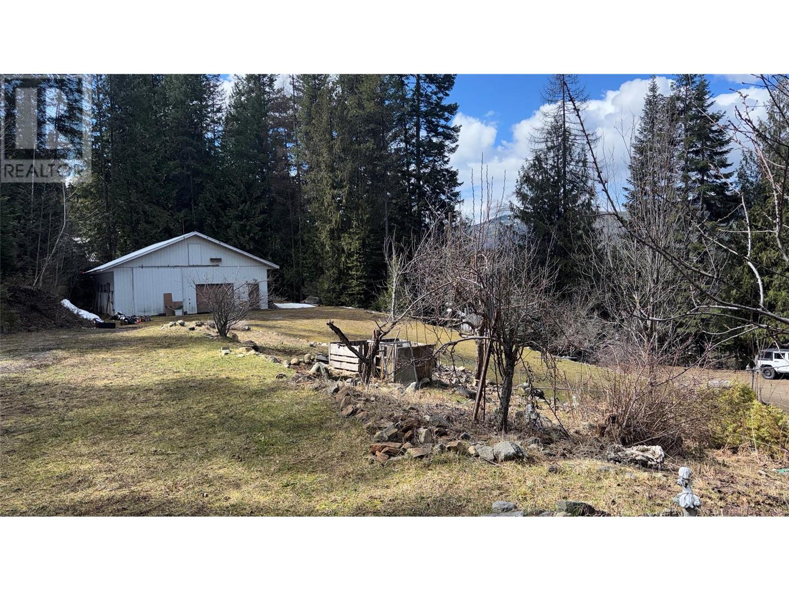 2300 Old Salmo Road, Fruitvale