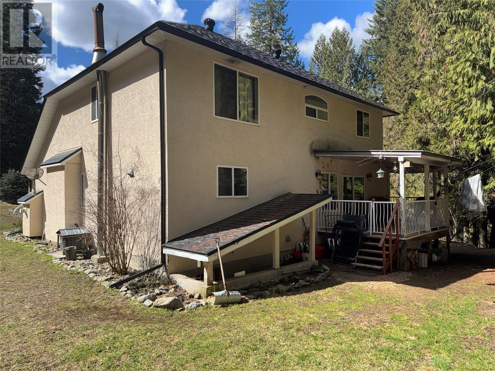 2300 Old Salmo Road, Fruitvale