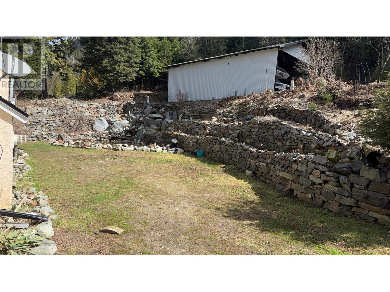 2300 Old Salmo Road, Fruitvale