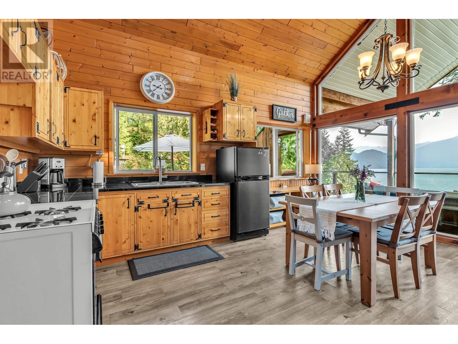4 CHRISTIAN COVE, Pitt Meadows real estate listing R2877555