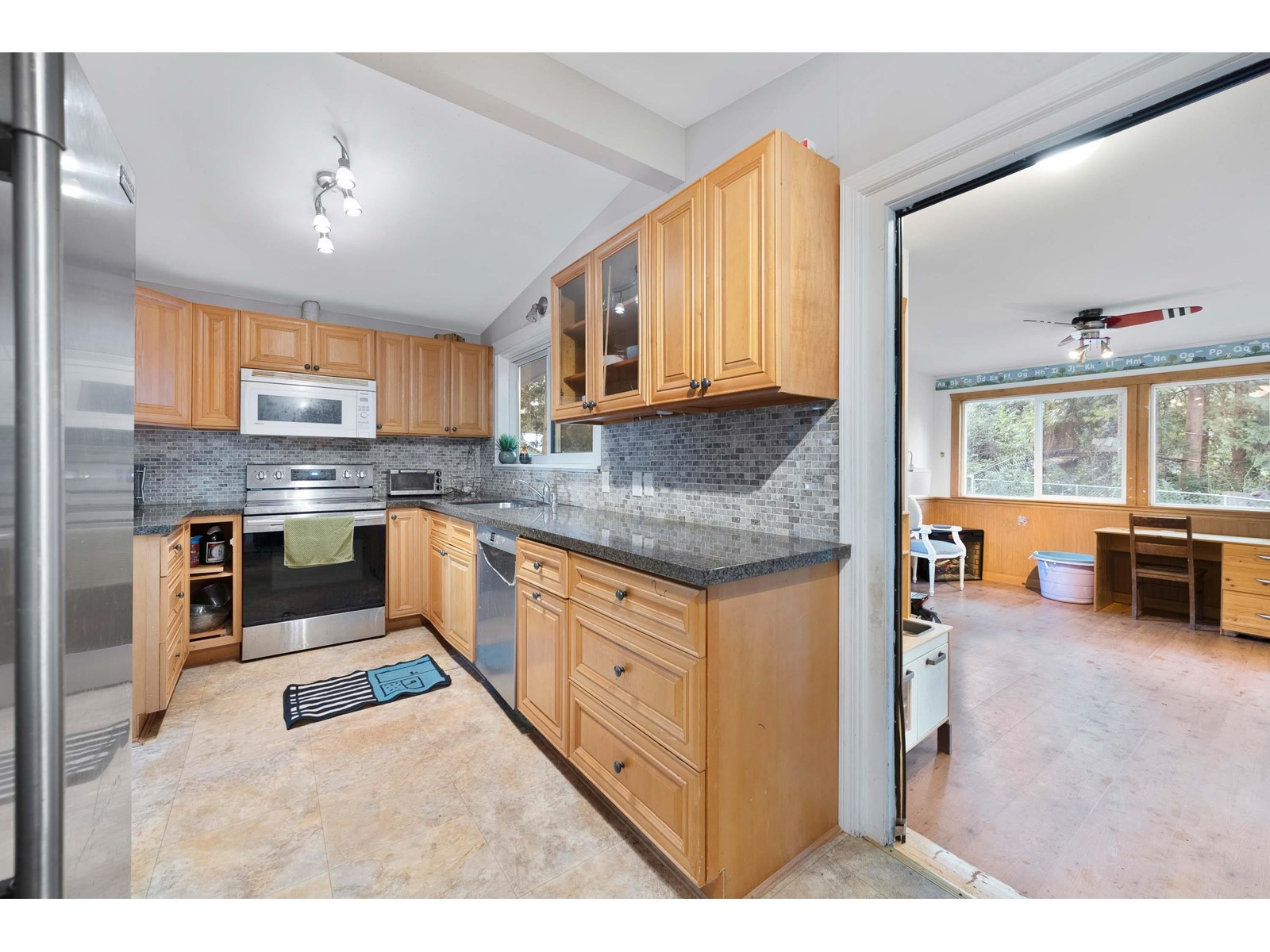 Photo 11 of 20624 48 Avenue, Langley BC