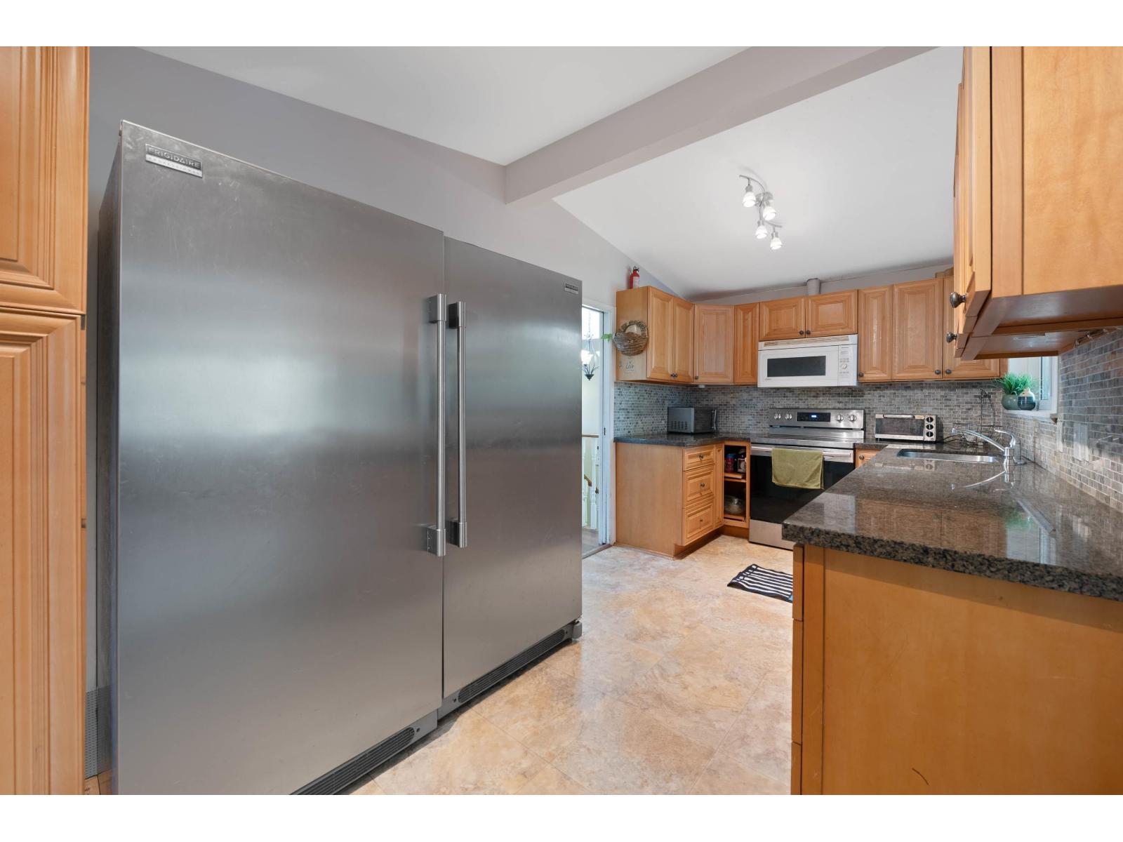 Photo 13 of 20624 48 Avenue, Langley BC