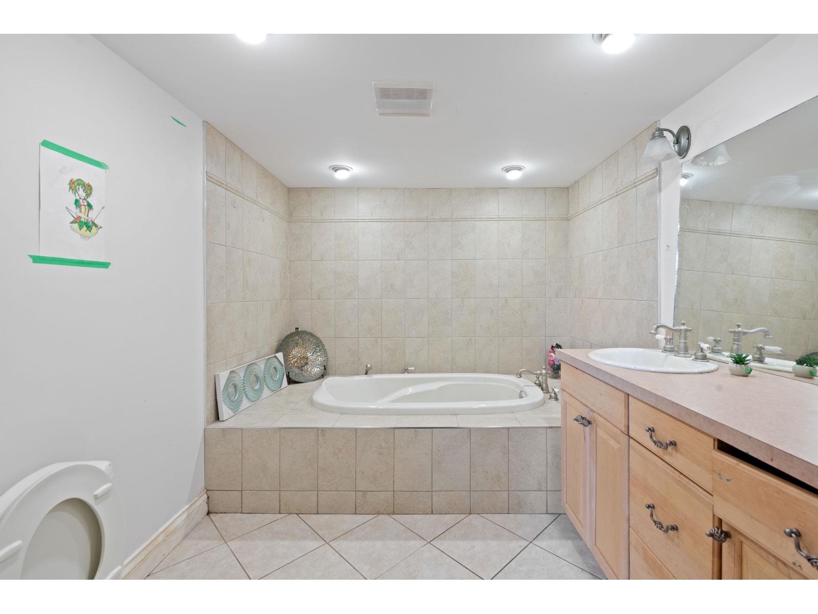 Photo 25 of 20624 48 Avenue, Langley BC