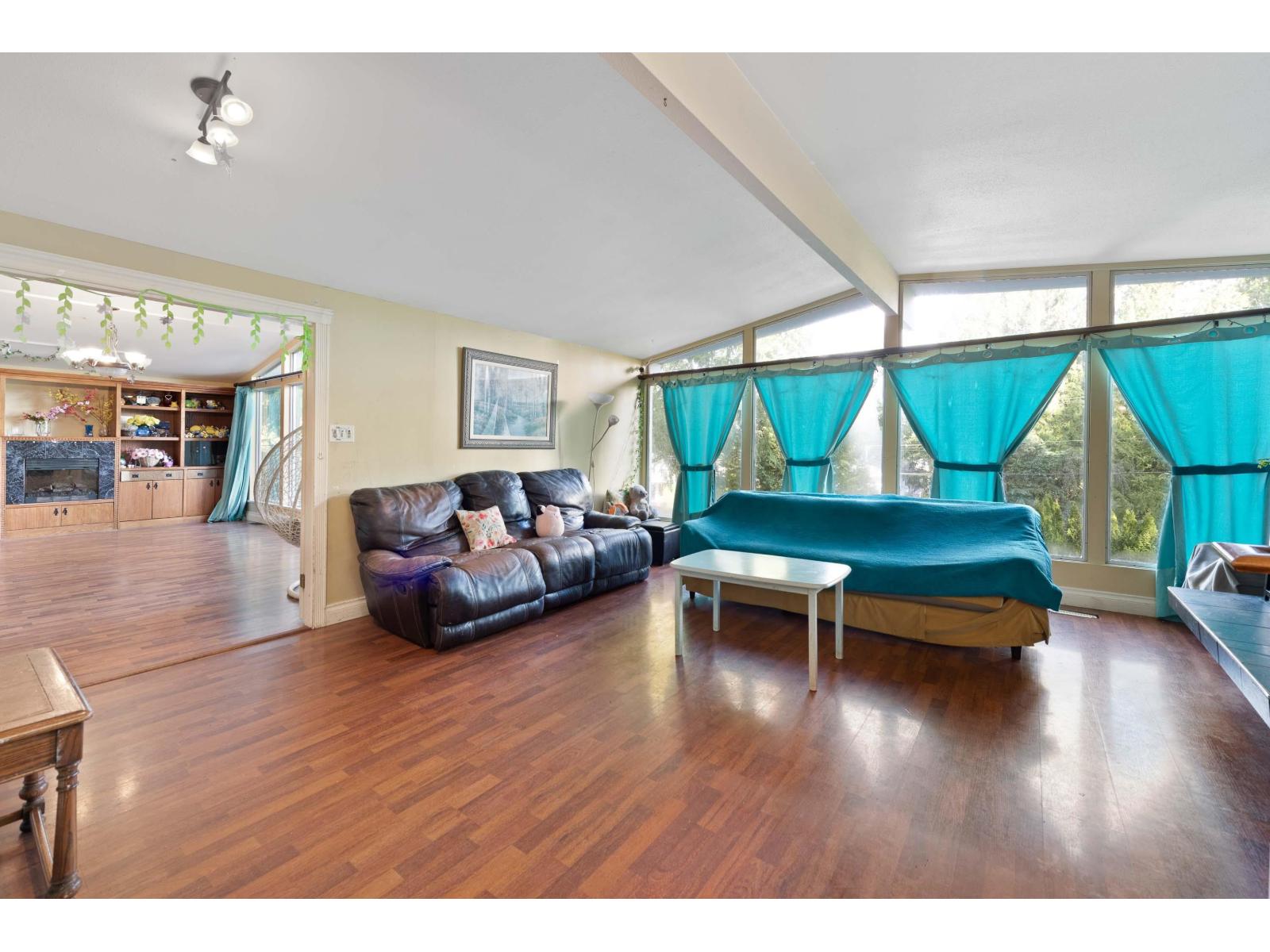 Photo 3 of 20624 48 Avenue, Langley BC