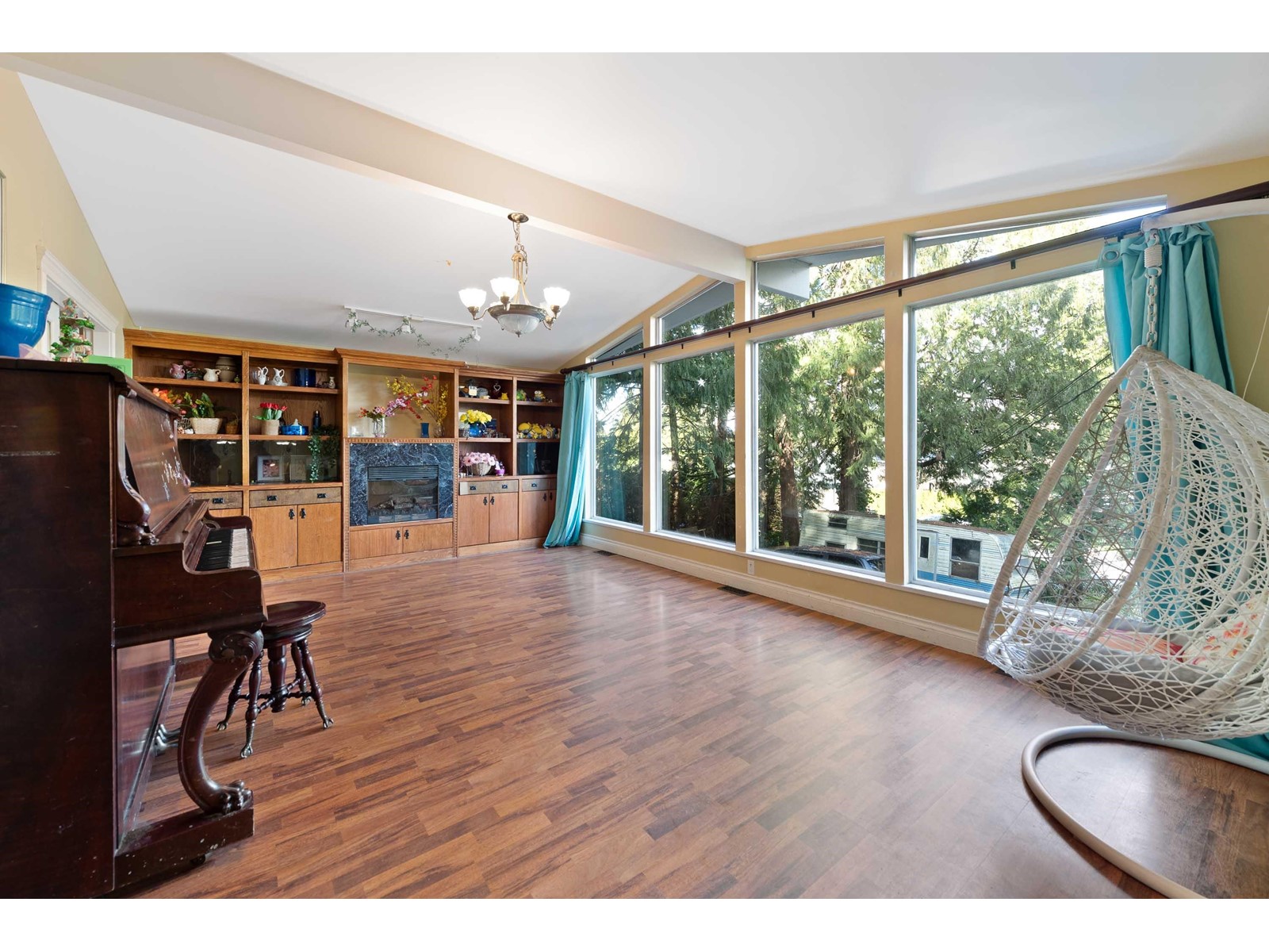 Photo 7 of 20624 48 Avenue, Langley BC
