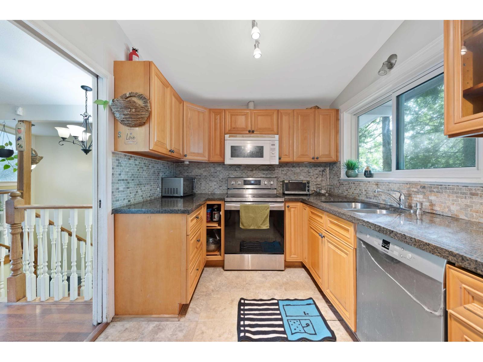 Photo 16 of 20624 48 Avenue, Langley BC