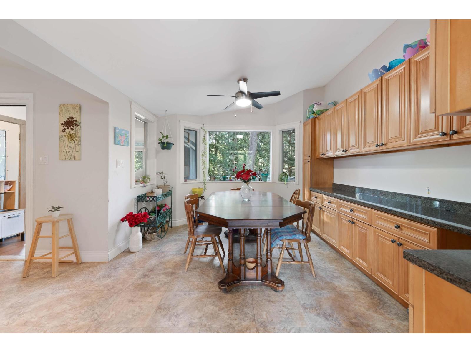 Photo 10 of 20624 48 Avenue, Langley BC