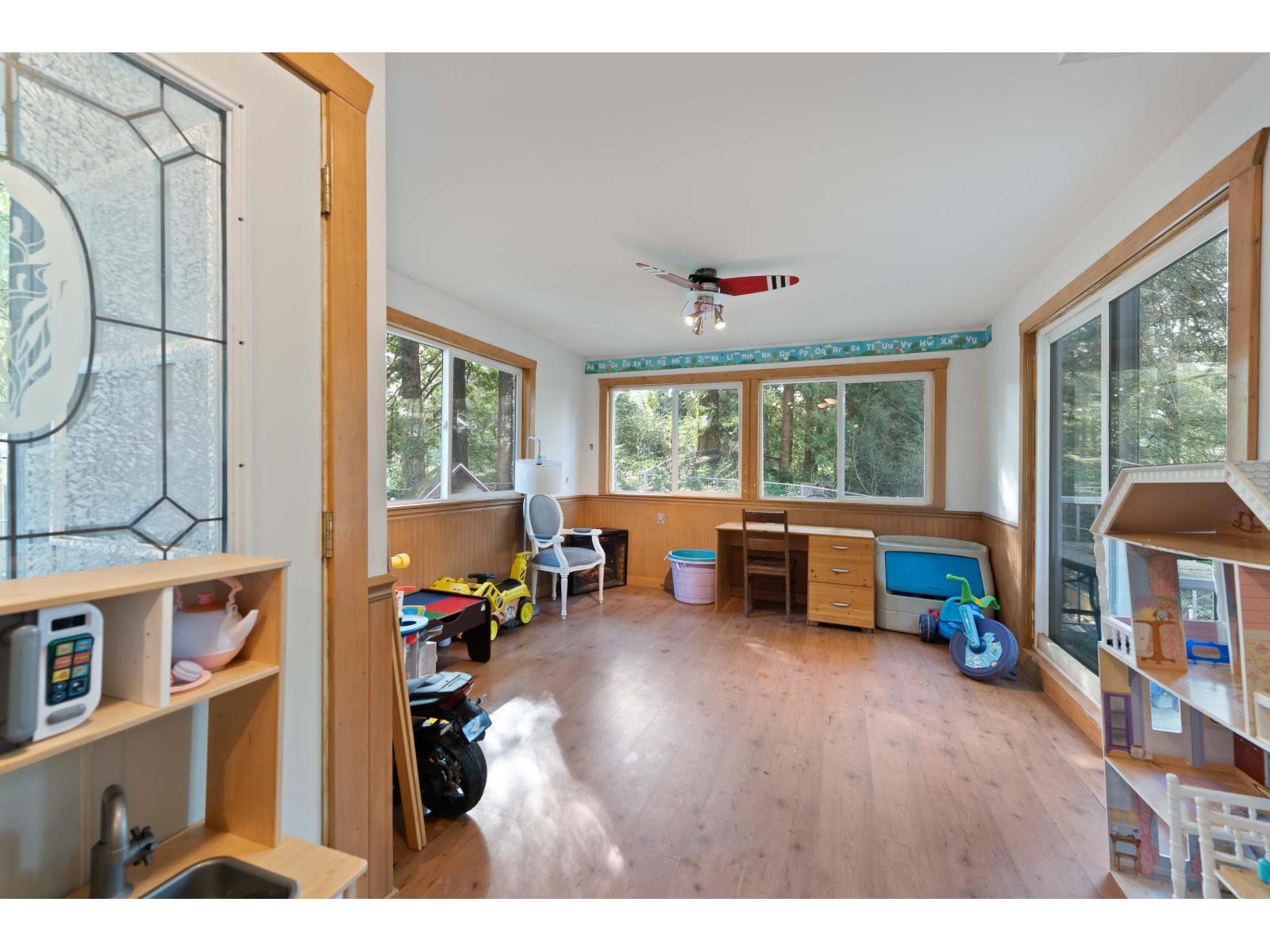 Photo 12 of 20624 48 Avenue, Langley BC