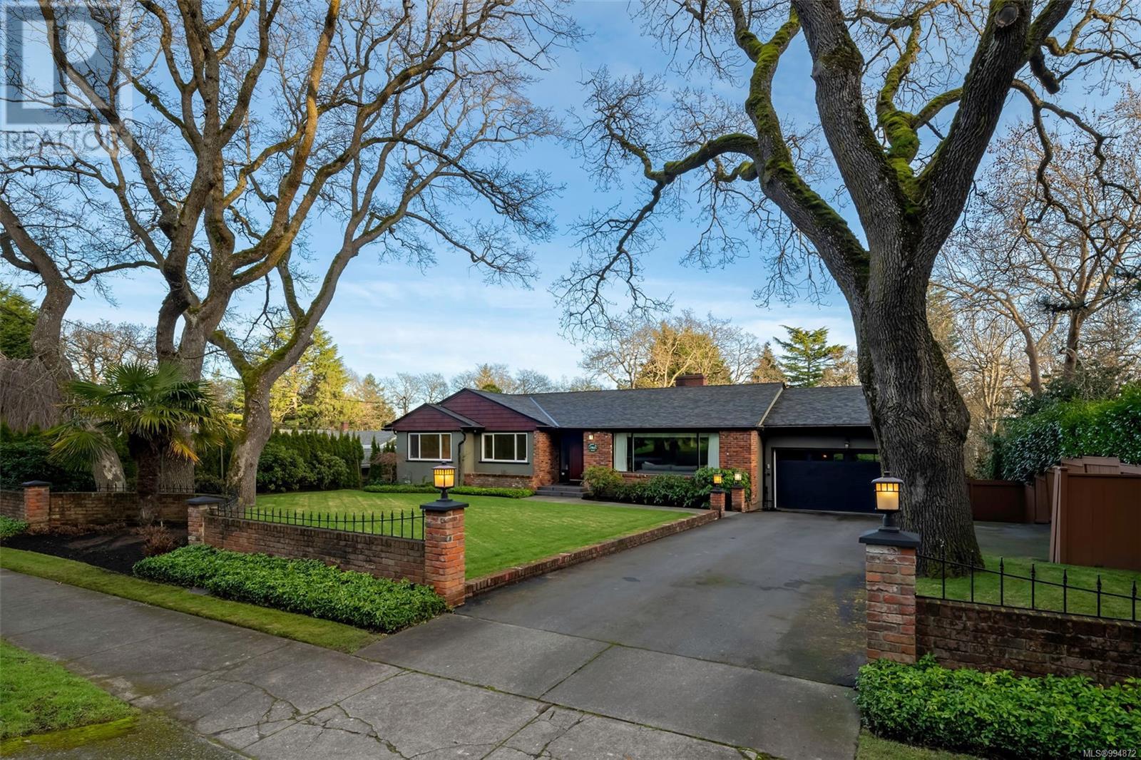 3465 Cadboro Bay Road, Oak Bay
