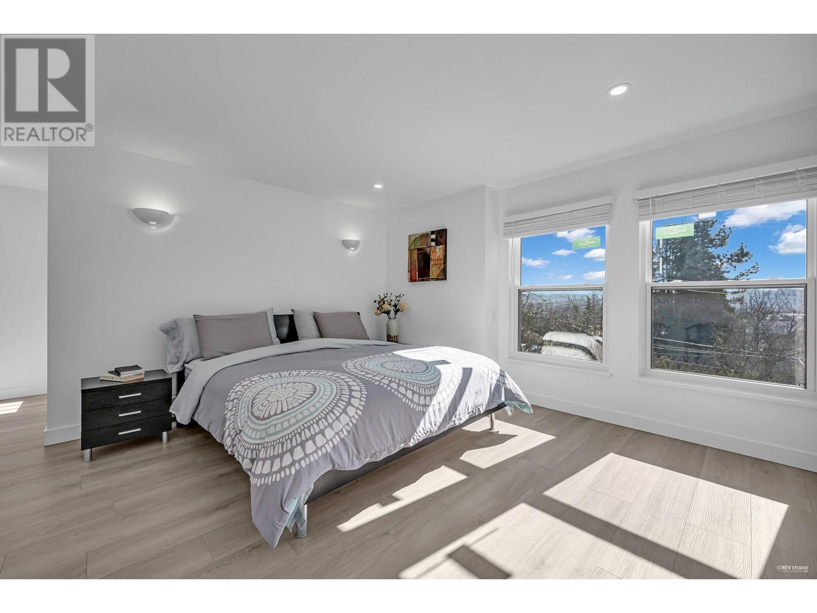 Photo 3 of 292 Mariner Way, Coquitlam BC