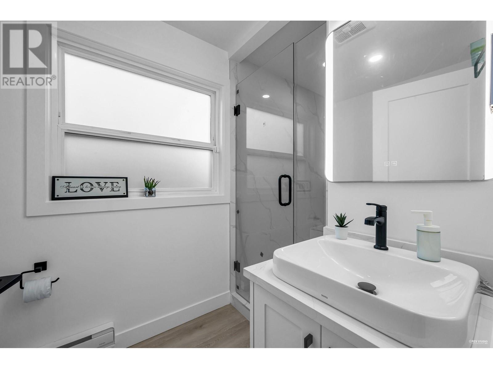 Photo 15 of 292 Mariner Way, Coquitlam BC