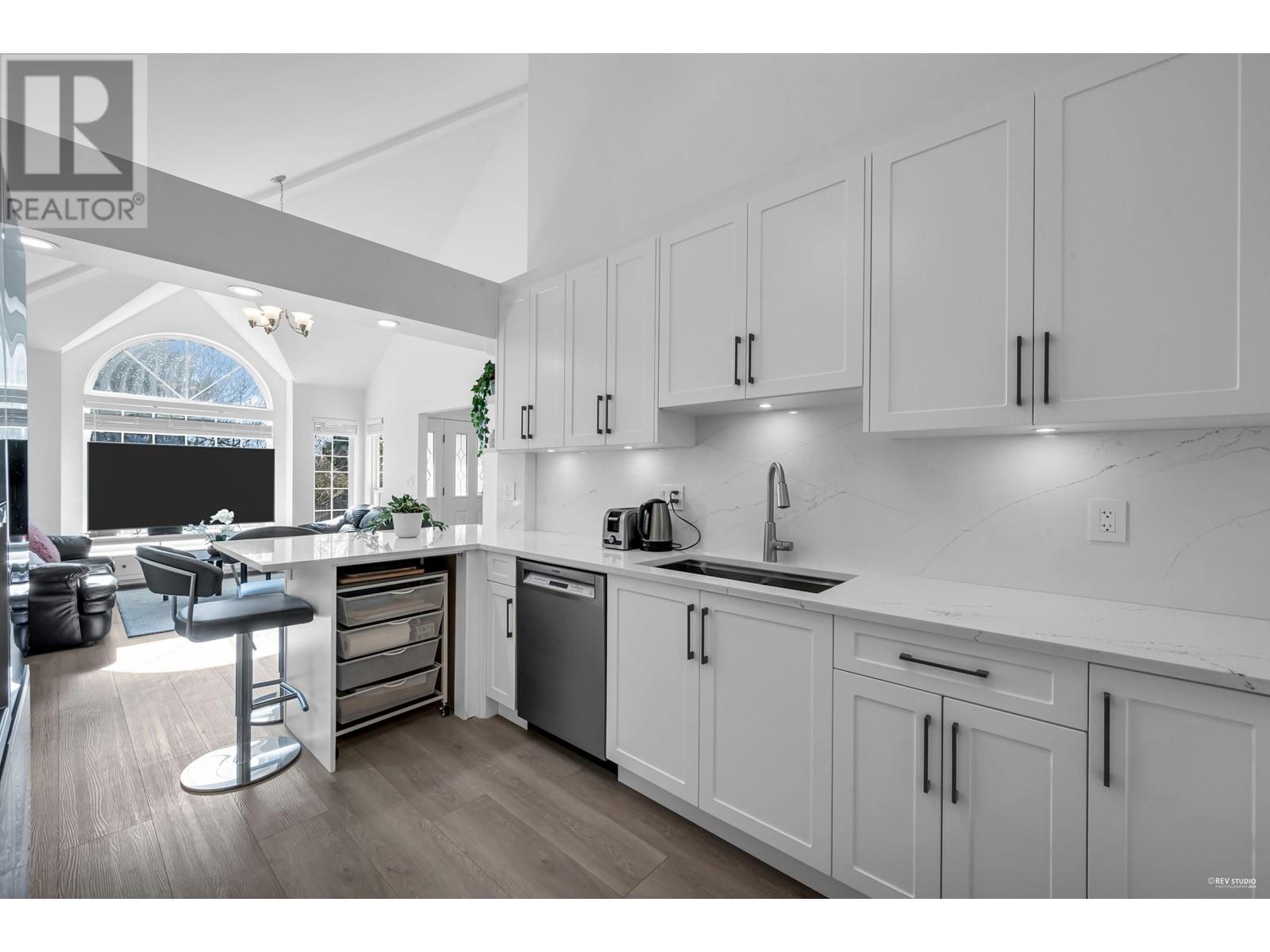 Photo 6 of 292 Mariner Way, Coquitlam BC