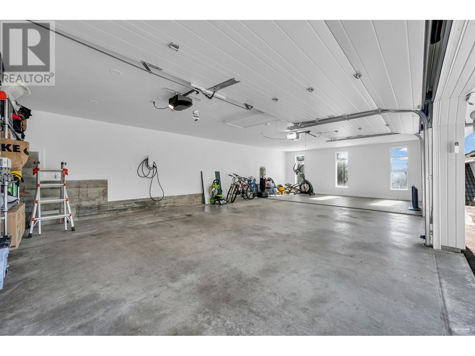 Photo 4 of 292 Mariner Way, Coquitlam BC