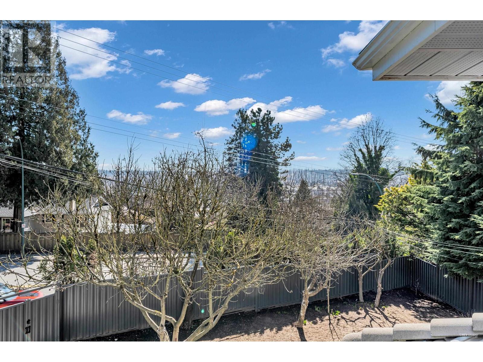 Photo 5 of 292 Mariner Way, Coquitlam BC