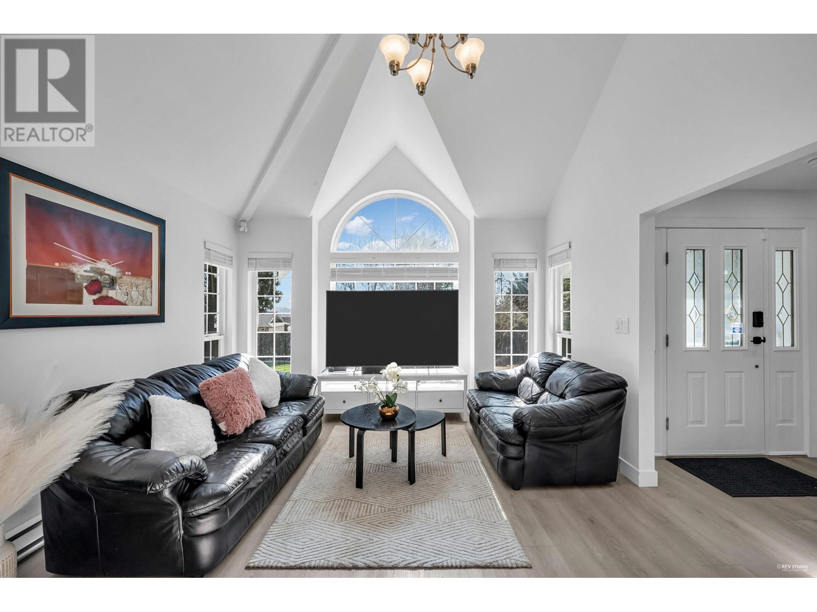 Photo 11 of 292 Mariner Way, Coquitlam BC