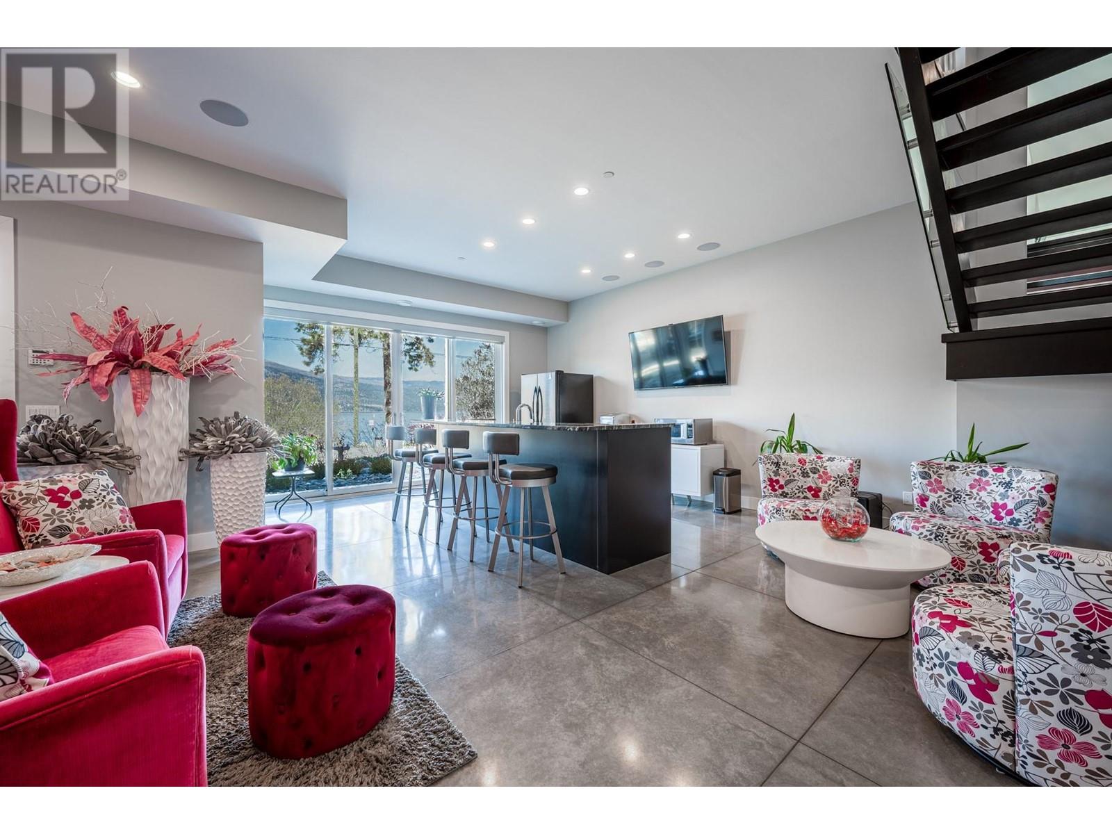 11537 Okanagan Centre Road West, Lake Country