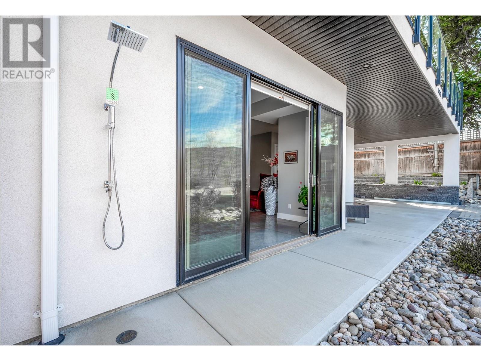 11537 Okanagan Centre Road West, Lake Country