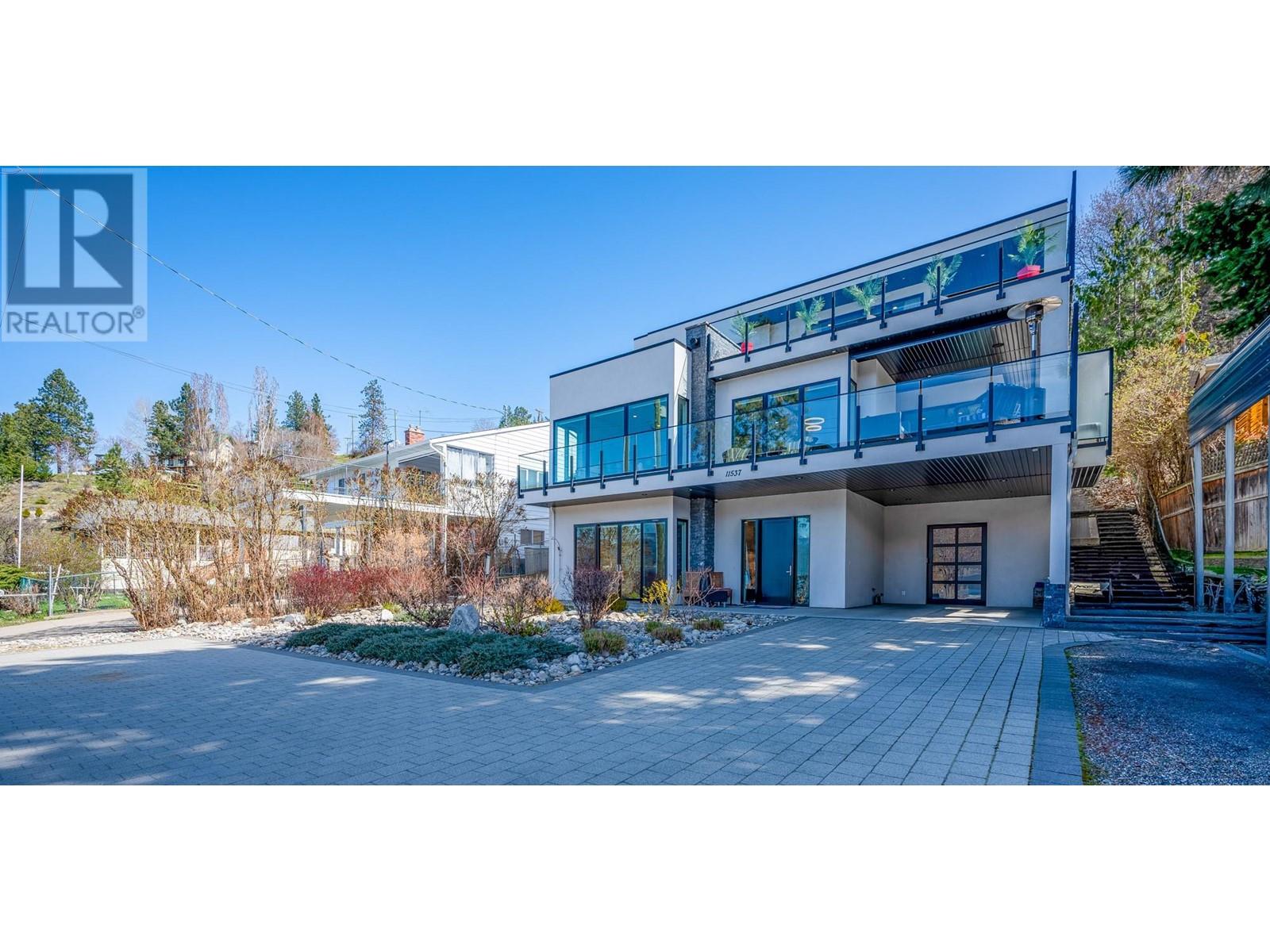 11537 Okanagan Centre Road West, Lake Country