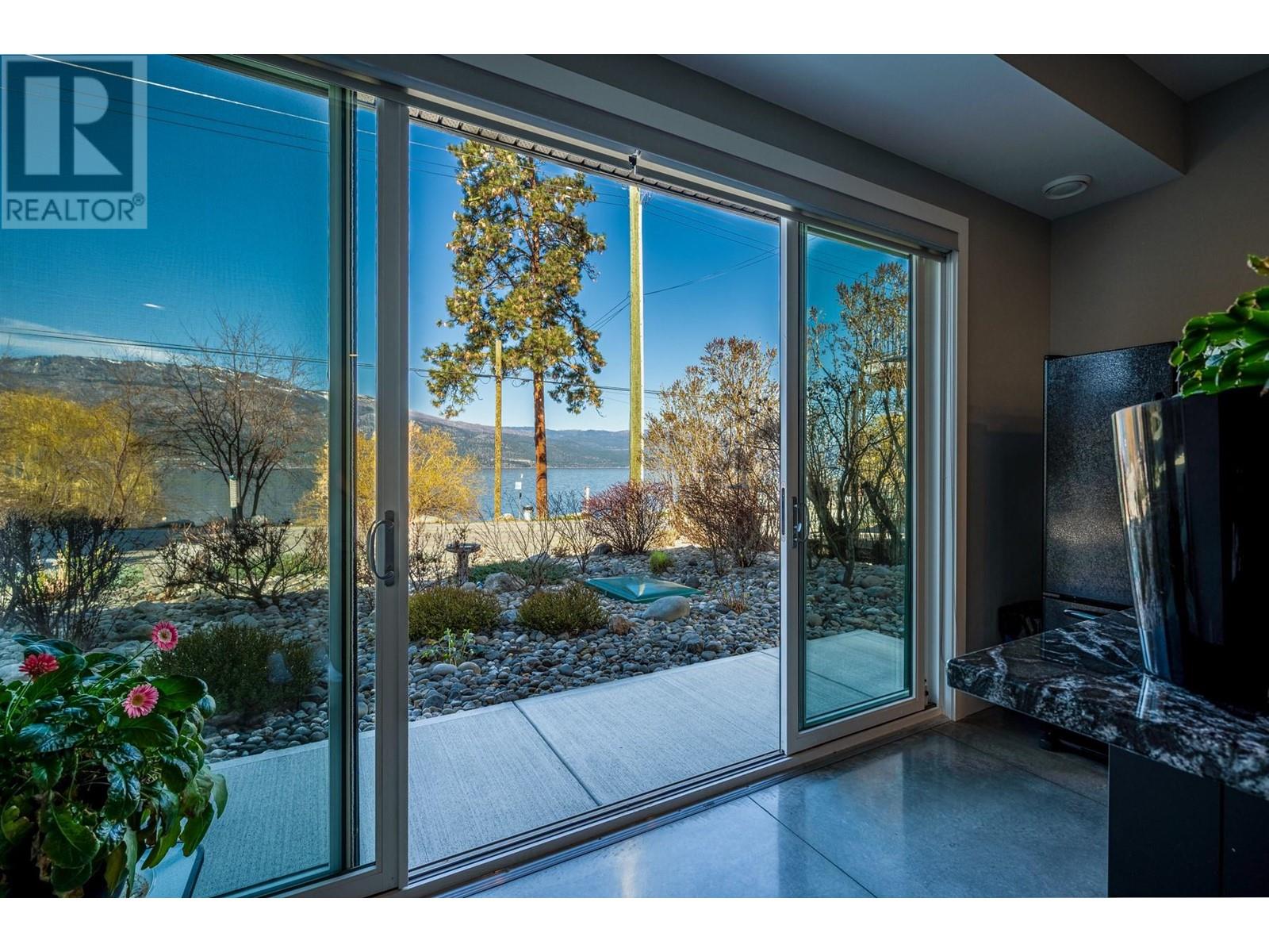 11537 Okanagan Centre Road West, Lake Country