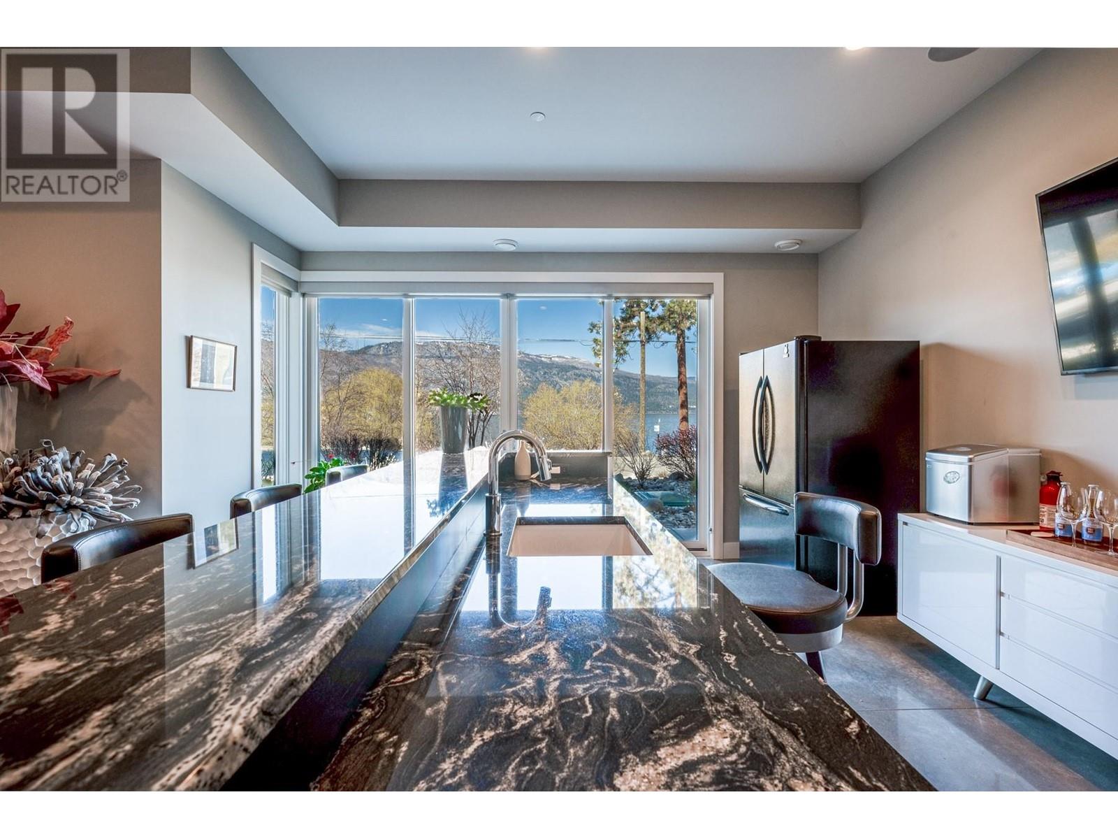 11537 Okanagan Centre Road West, Lake Country