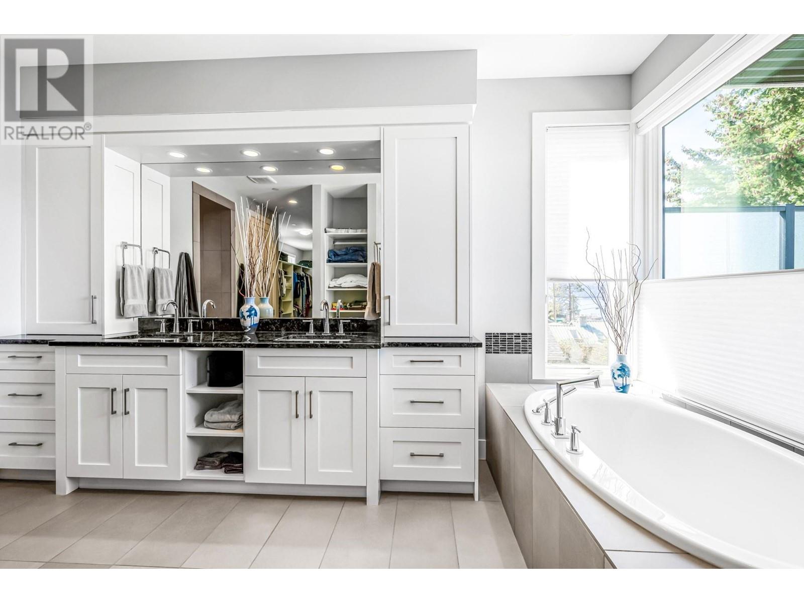 11537 Okanagan Centre Road West, Lake Country