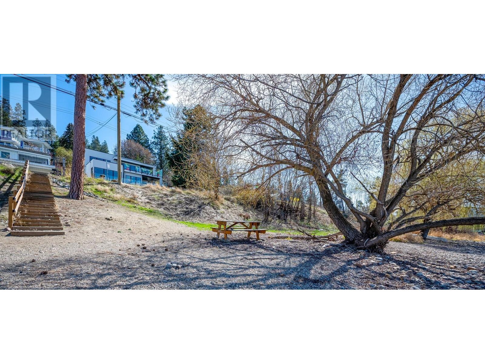 11537 Okanagan Centre Road West, Lake Country