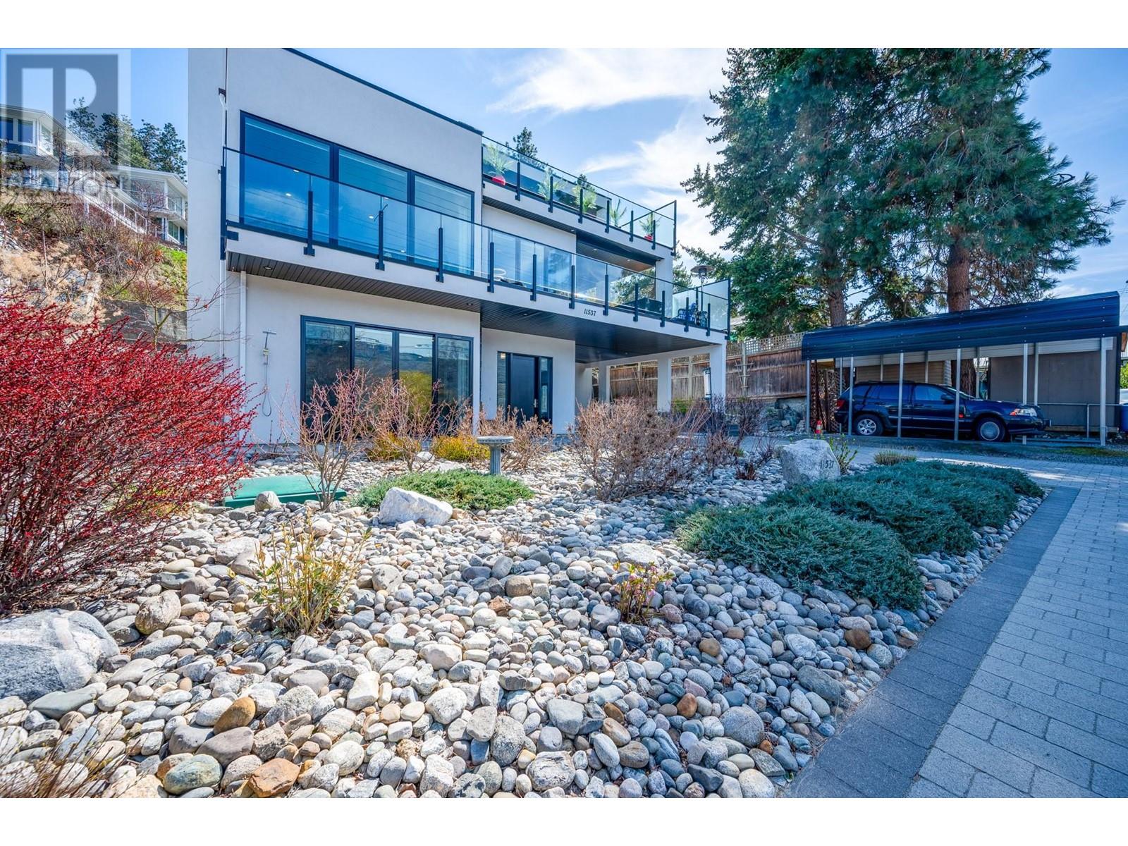 11537 Okanagan Centre Road West, Lake Country