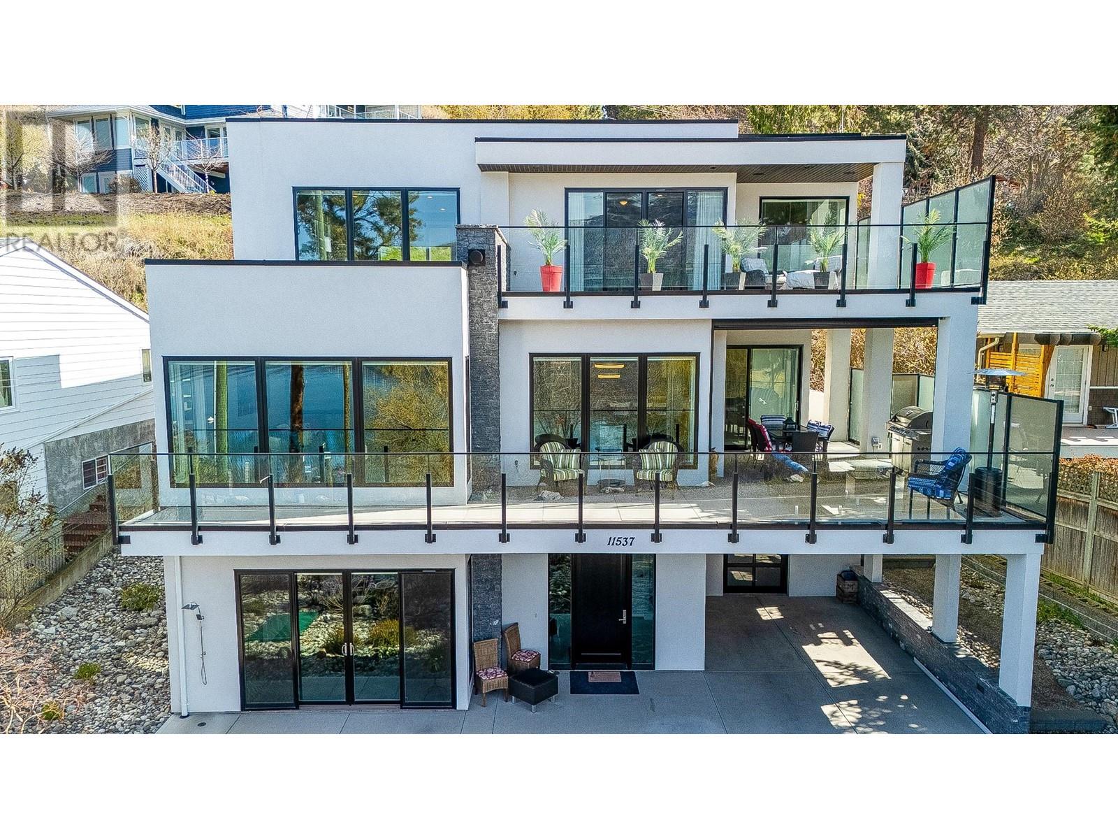 11537 Okanagan Centre Road West, Lake Country
