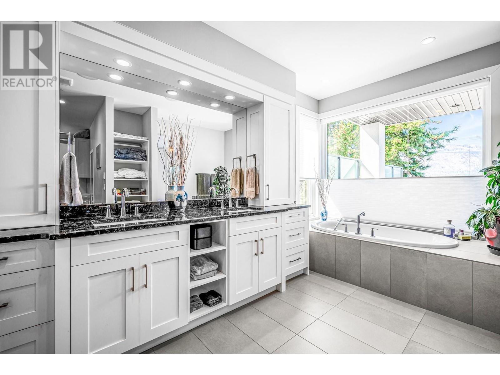 11537 Okanagan Centre Road West, Lake Country