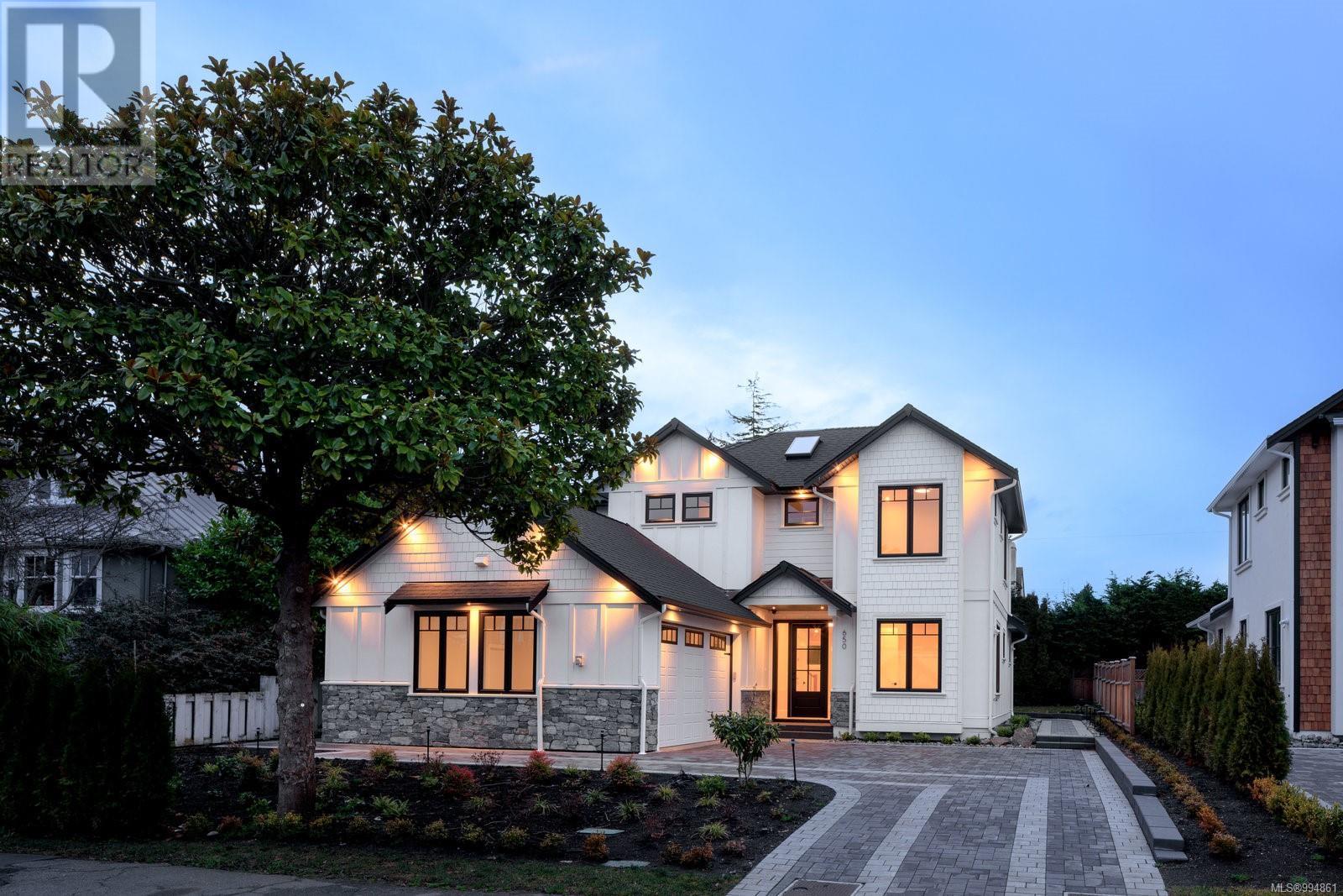 650 Monterey Avenue, Oak Bay