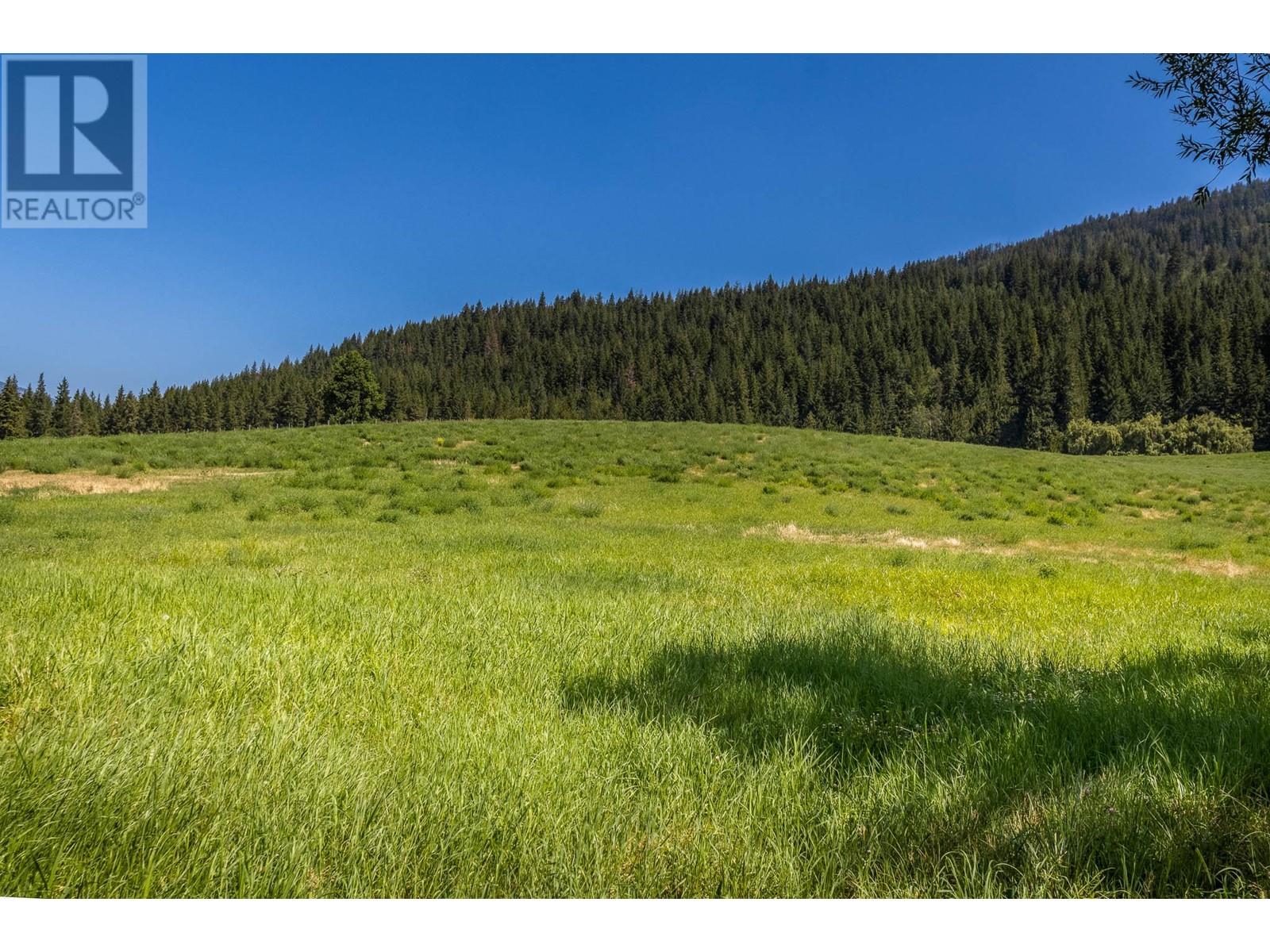 Photo 10 of 4080 50 Street Ne, Salmon Arm BC