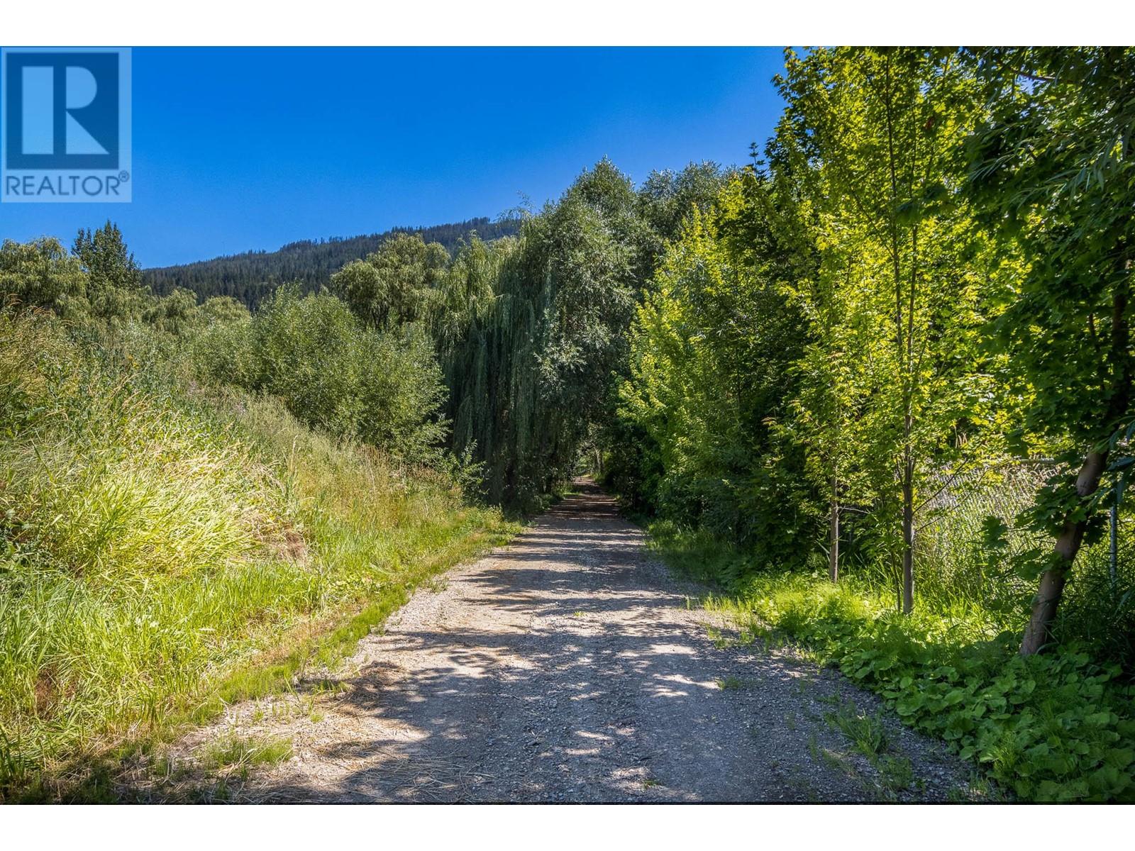 Photo 4 of 4080 50 Street Ne, Salmon Arm BC