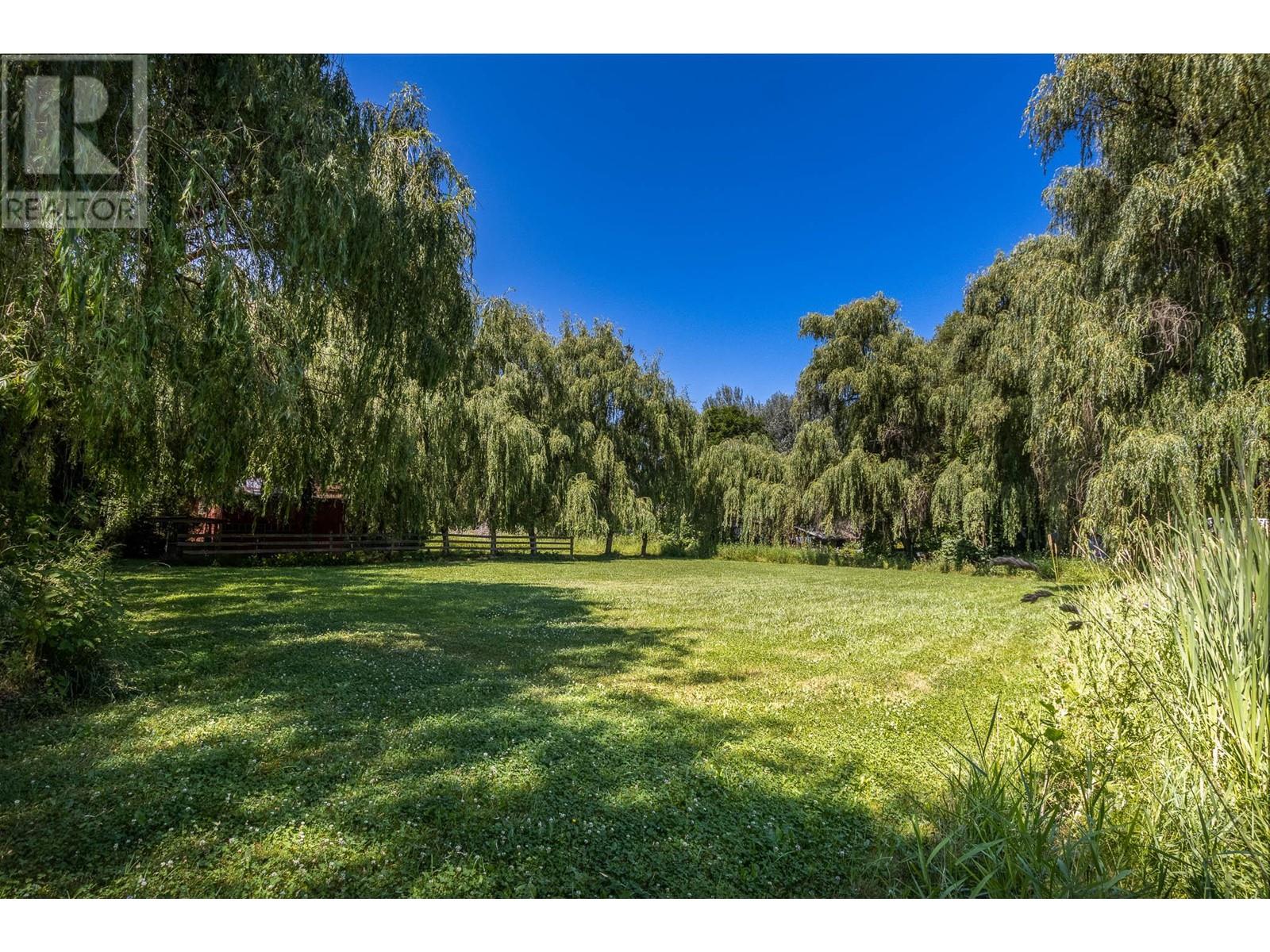 Photo 15 of 4080 50 Street Ne, Salmon Arm BC
