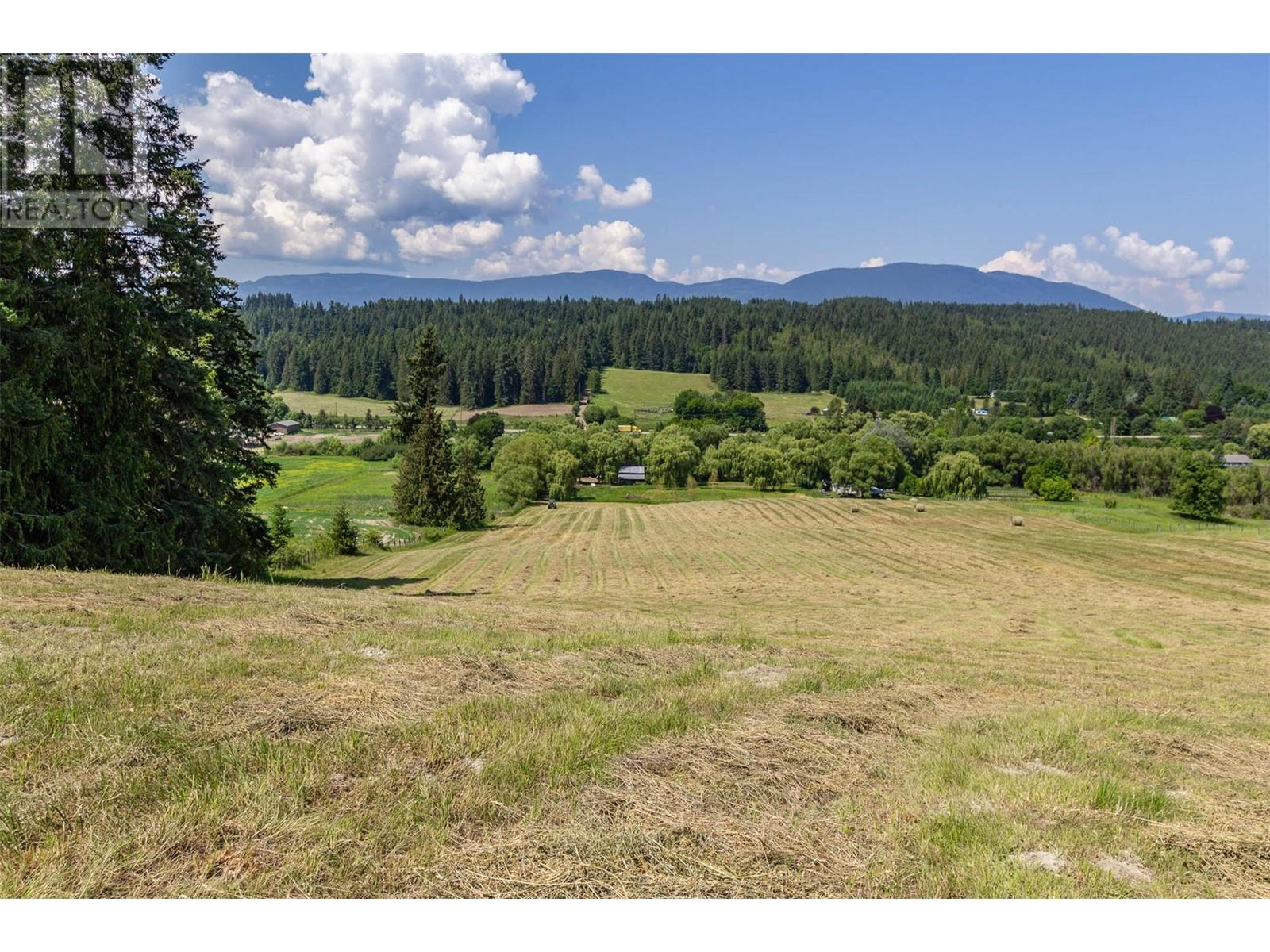 Photo 18 of 4080 50 Street Ne, Salmon Arm BC