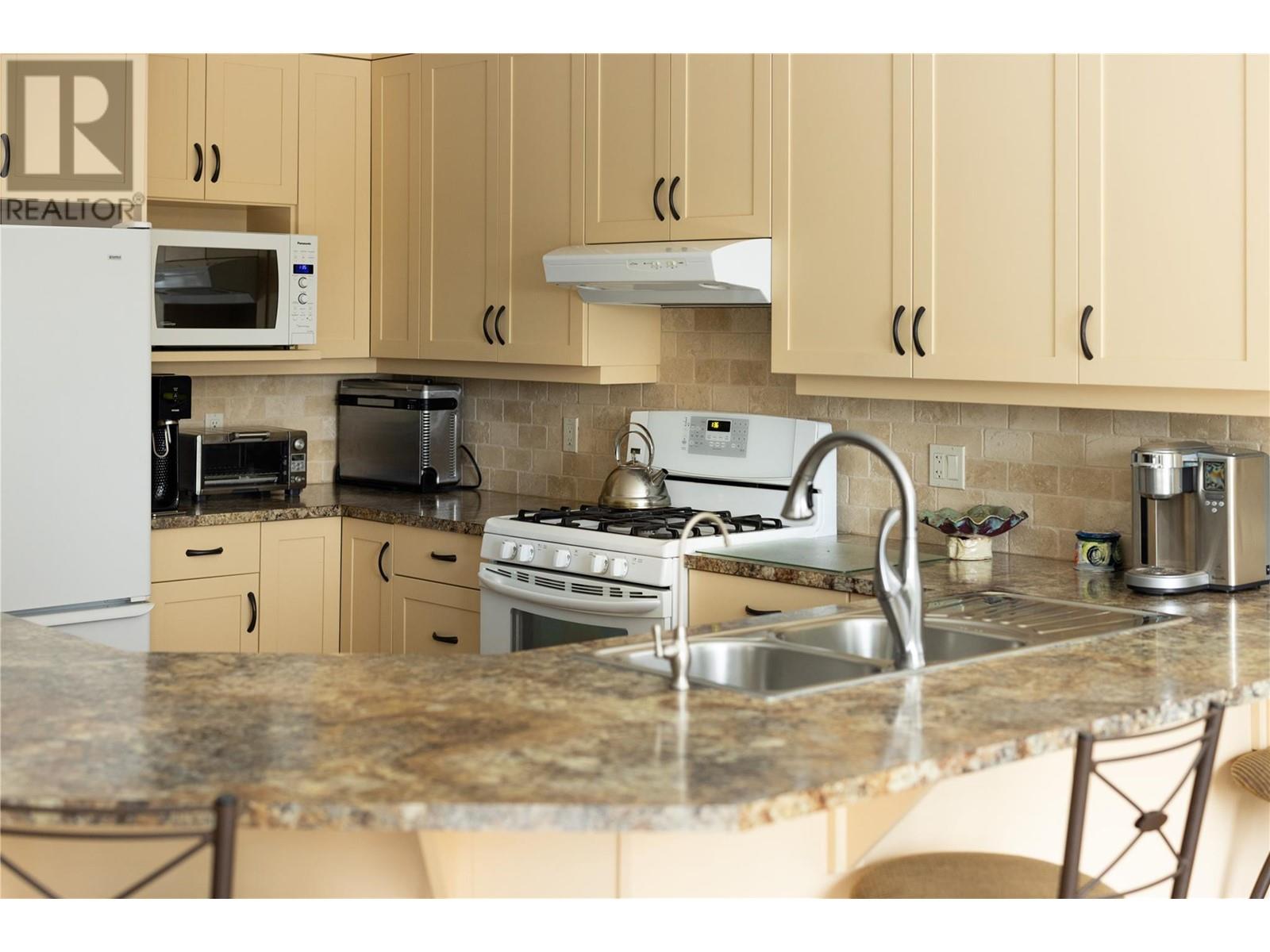  7868 Wallace Road, Vernon