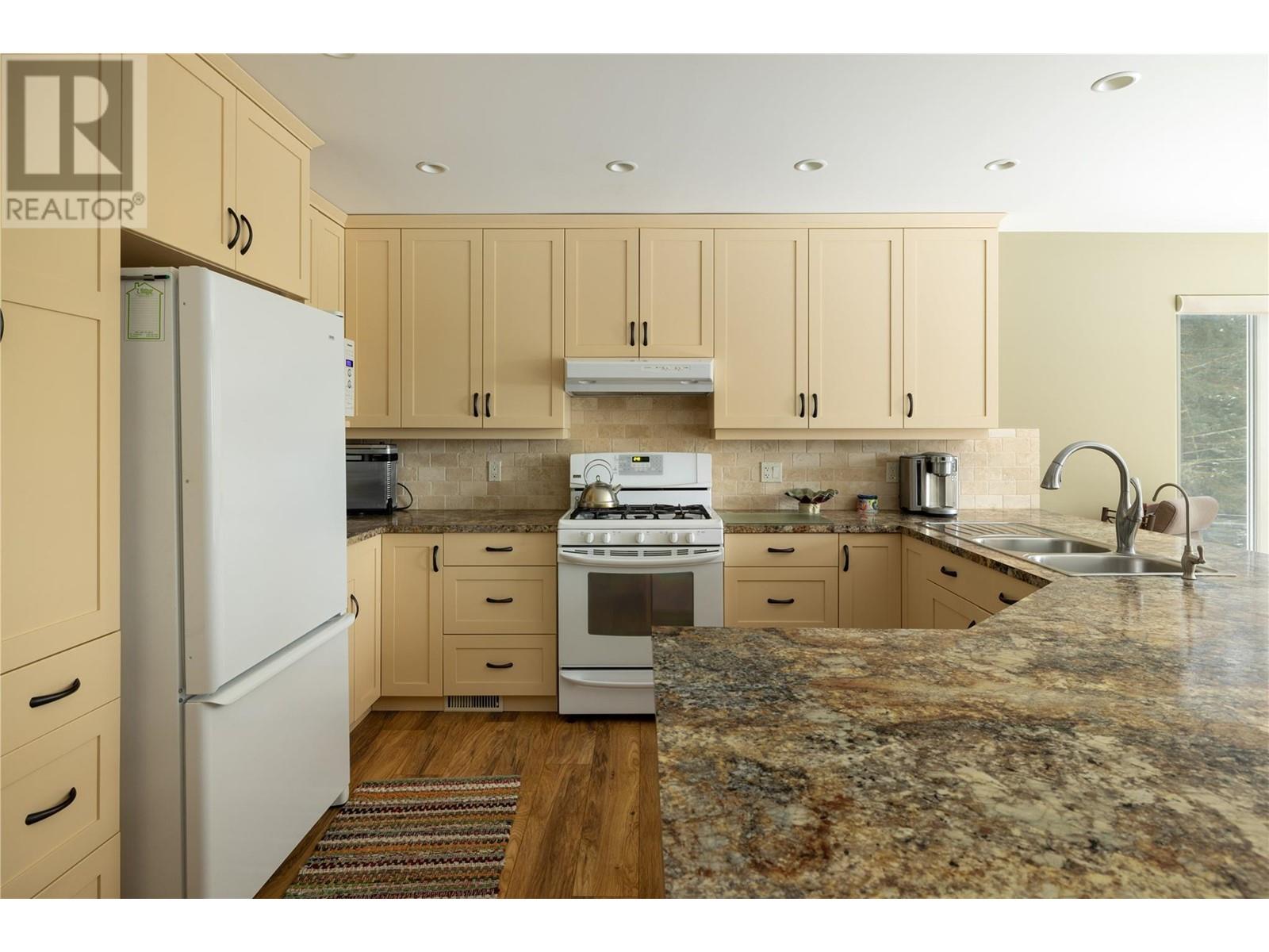 7868 Wallace Road, Vernon