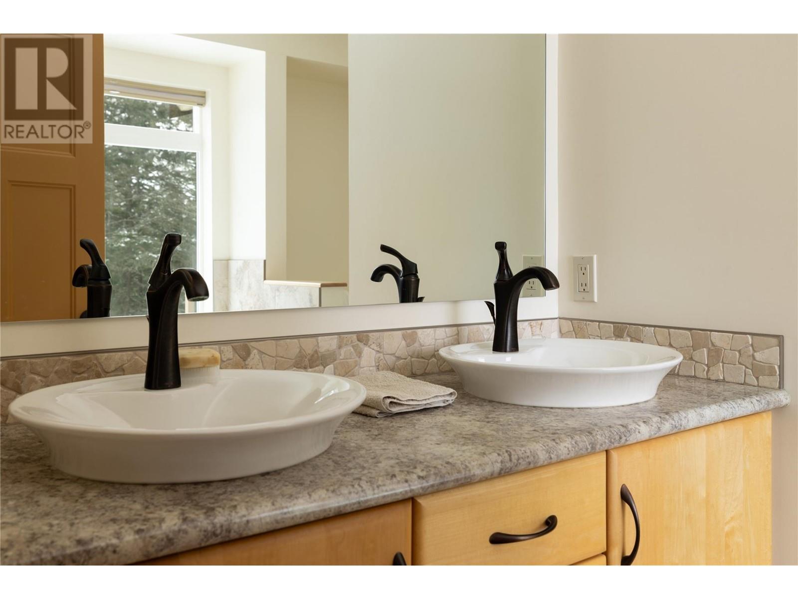  7868 Wallace Road, Vernon