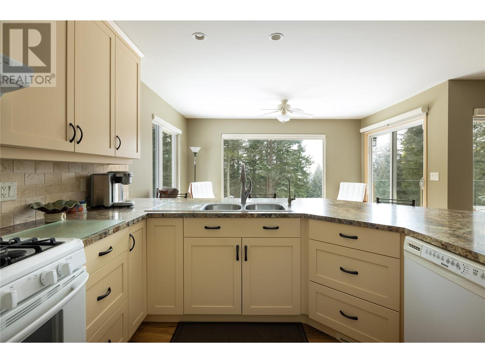  7868 Wallace Road, Vernon