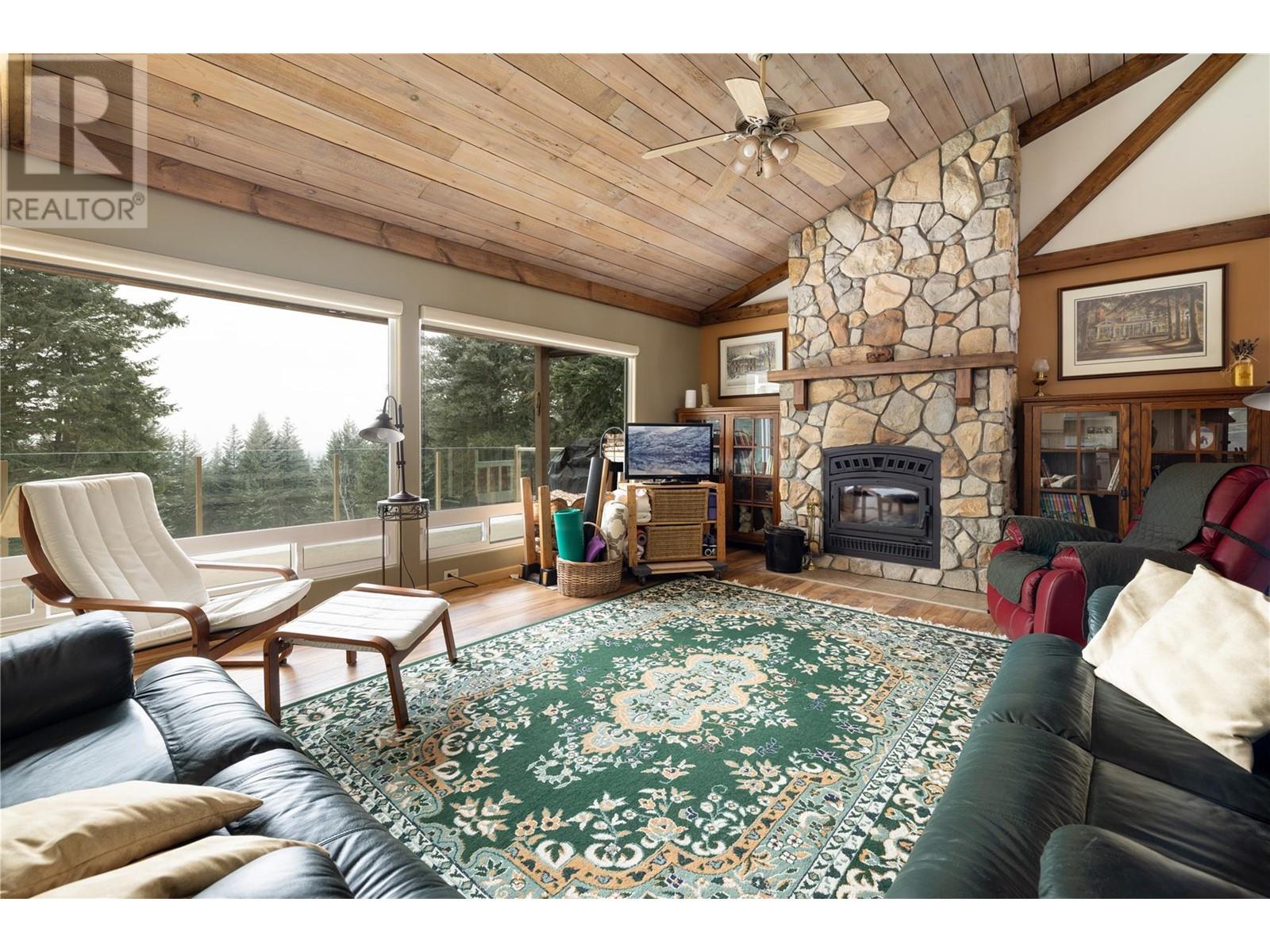  7868 Wallace Road, Vernon