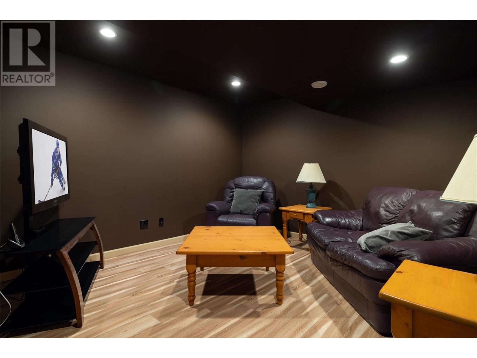  7868 Wallace Road, Vernon