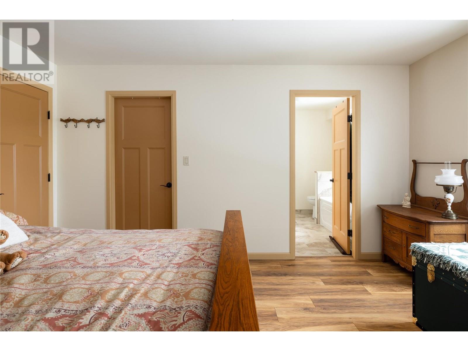  7868 Wallace Road, Vernon